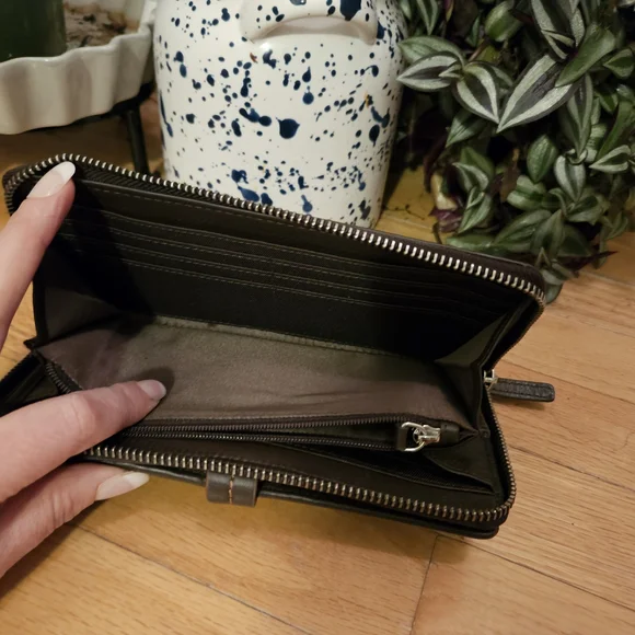 Brown Leather Ladies Wallet - Picture 2 of 7